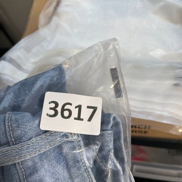 Refuge Skinny Jeans Women 2 Blue Medium Wash Distressed Mid Rise Denim - Picture 10 of 10